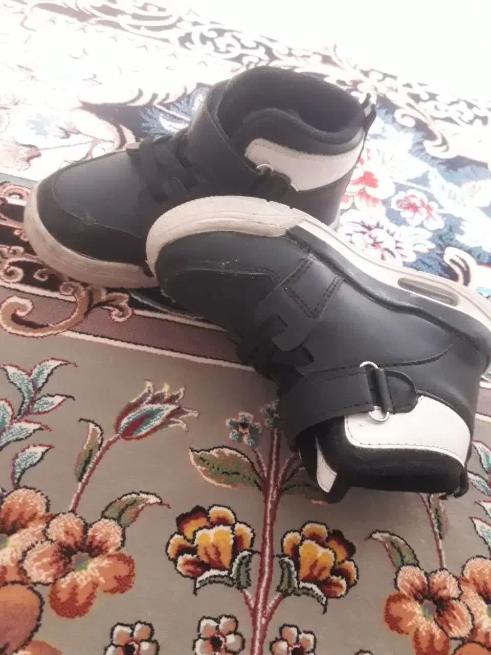 عروسکی سایز ۲۸ وسیاه ۲۷یا۲۶ هردو باهم ۵۰۰|کفش و لباس بچه|حسین آباد, |دیوار