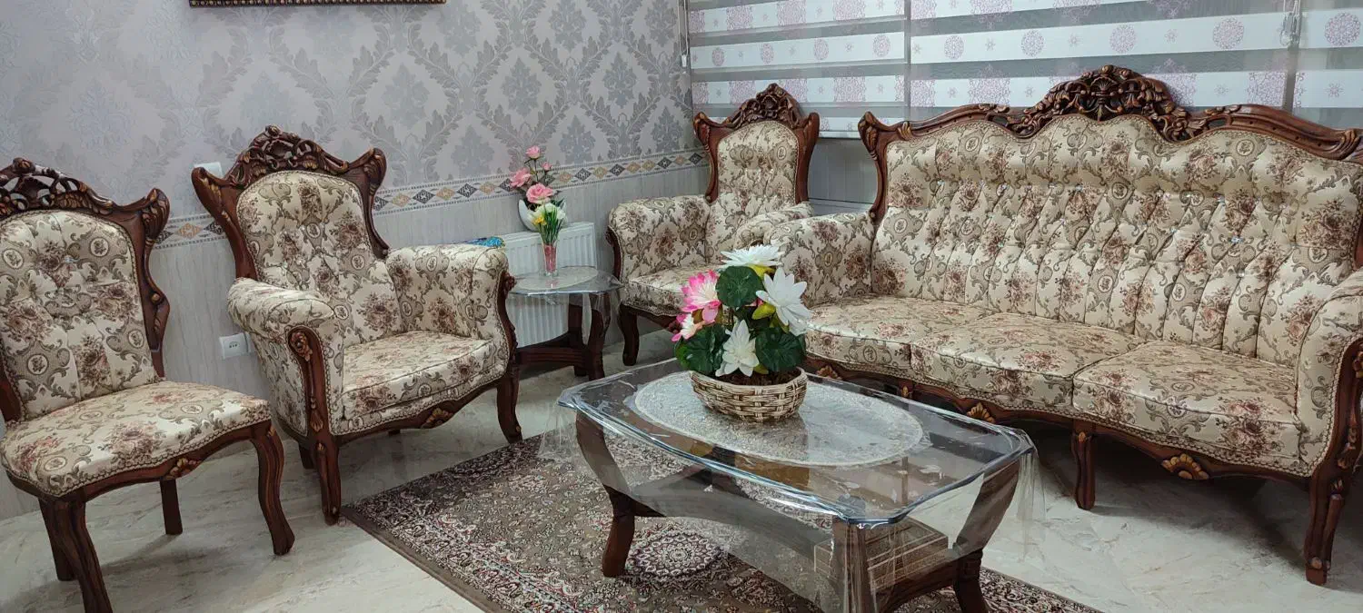 مبل سلطنتی ۹ نفره بهمراه یک عدد میز و دو عدد عسلی|مبلمان خانگی و میز عسلی|ملایر, |دیوار