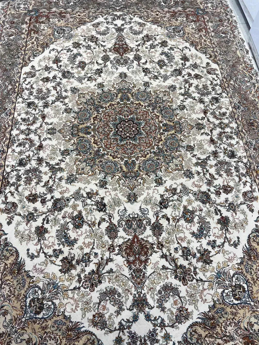 فرش 700 شانه ۲۷۰۰ تراکم|فرش|سقز, |دیوار