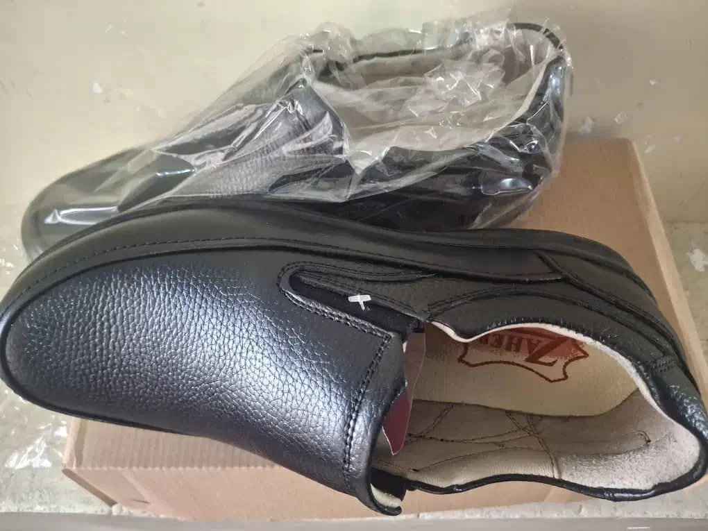 کفش|کیف، کفش، کمربند|کازرون, |دیوار