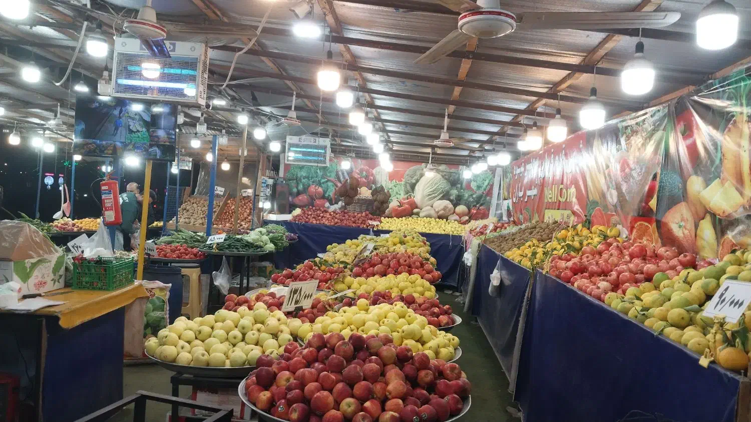 نیرو کار برای کار در میوه فروشی|استخدام خدمات فروشگاه و رستوران|رشت, دخانیات|دیوار