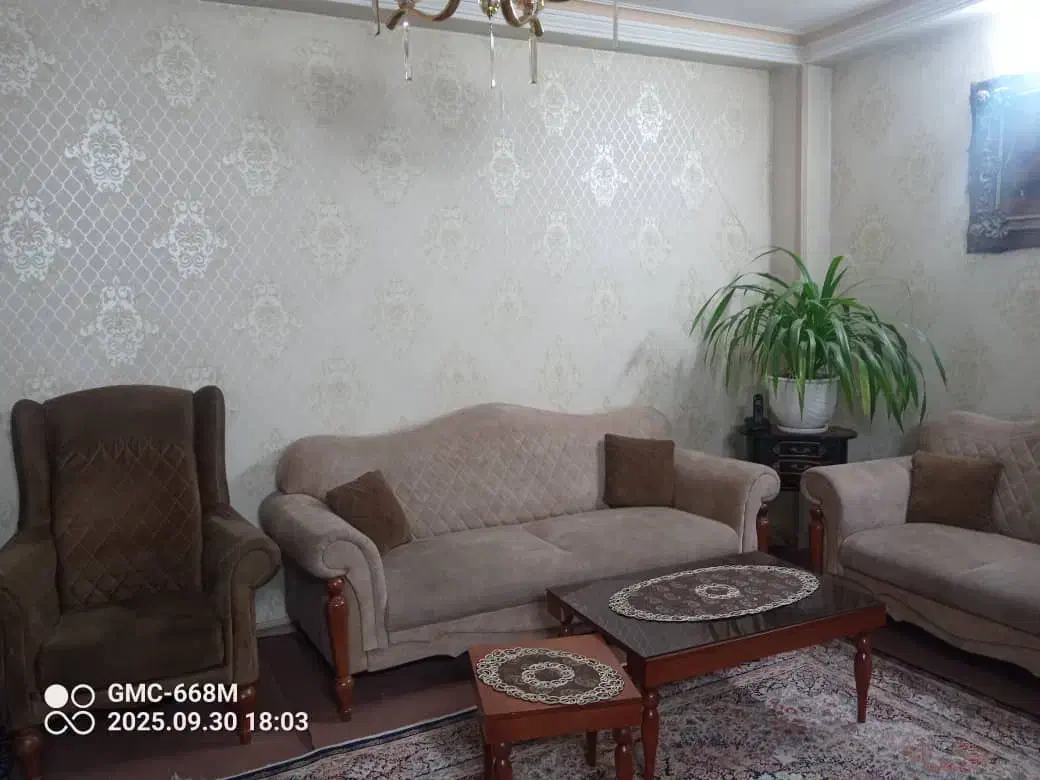 مبل ۷ نفره به همراه سه تا صندلی تک ست خود کار|مبلمان خانگی و میز عسلی|تهران, آهنگ|دیوار