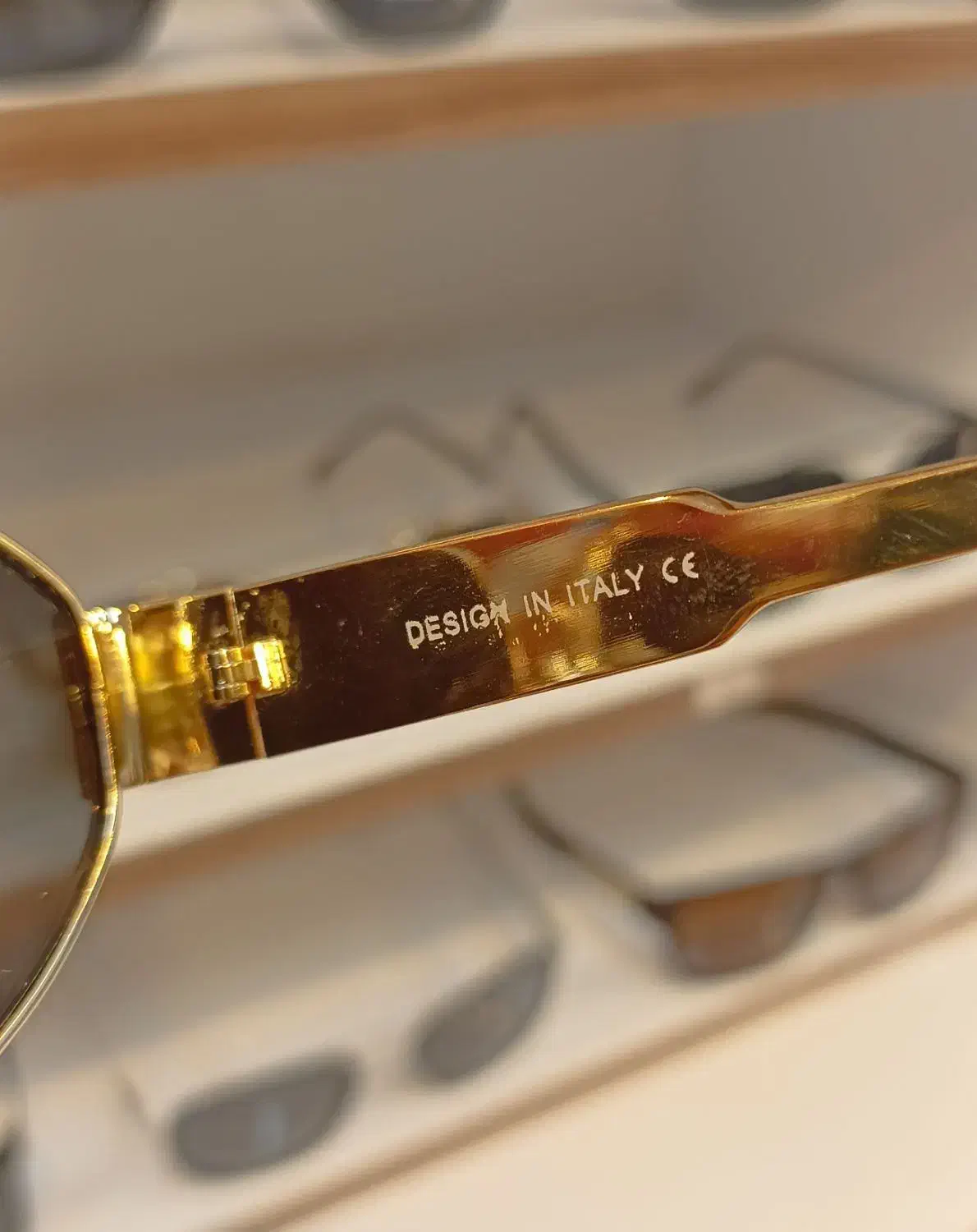 عینک زنانه سلین|بدلیجات|مشهد, عنصری|دیوار