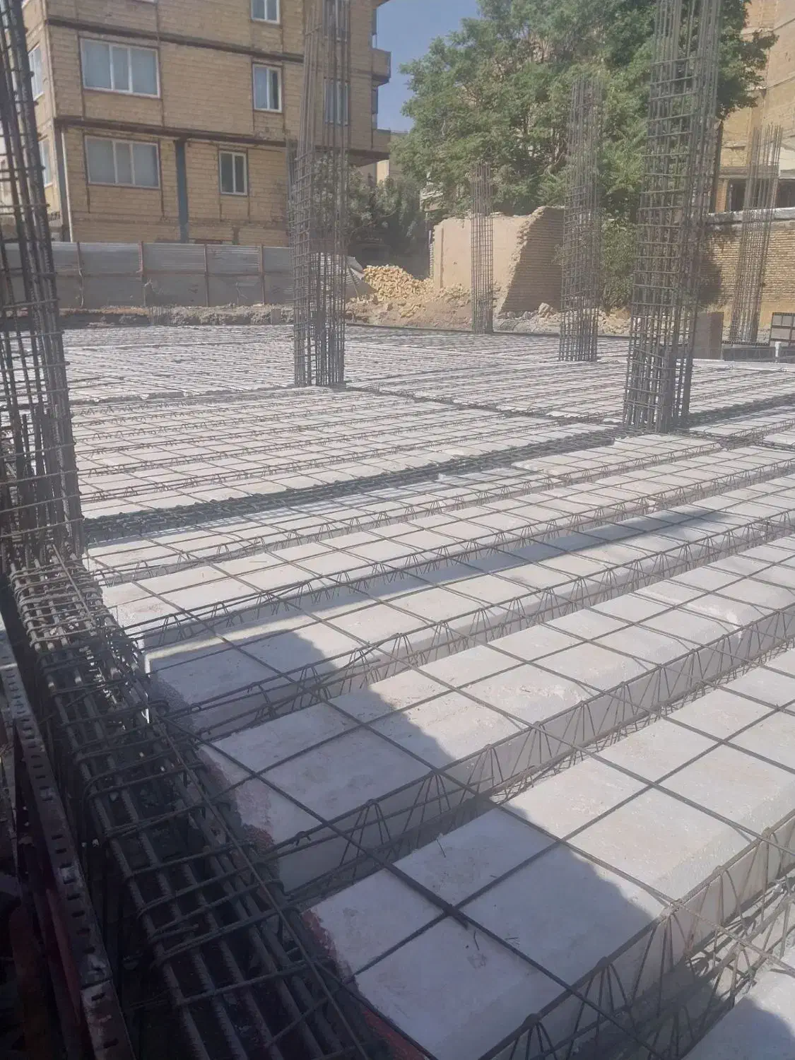 کارگر آلماتوربند|استخدام معماری، عمران و ساختمانی|نهاوند, |دیوار