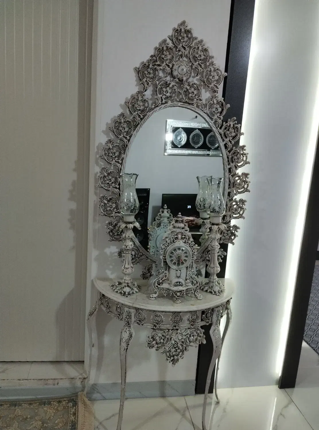 اینه و شمعدان|بوفه، ویترین، کنسول|شهریار, رامین|دیوار