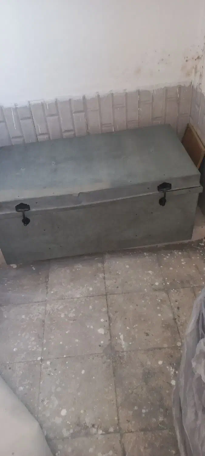 چمدون|کلکسیون اشیاء عتیقه|فسا, |دیوار