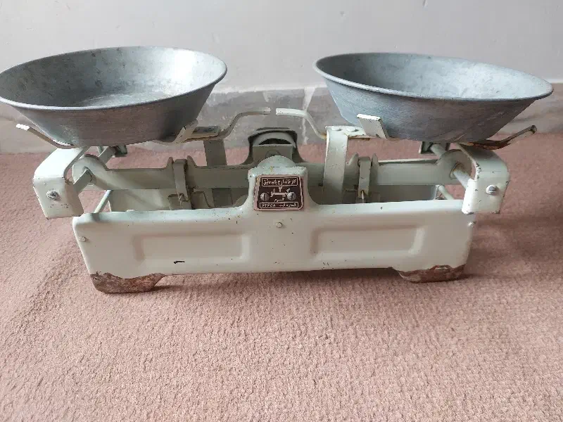 ترازو|ظروف پخت‌وپز|گنبد کاووس, |دیوار