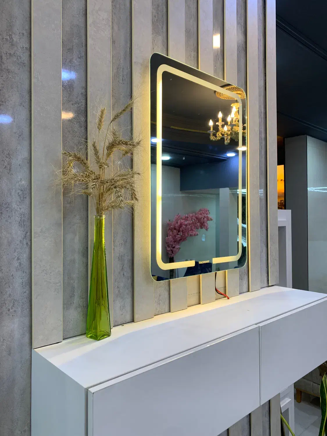 تمامی وسایل دکوراسیون خانه با اجرای خدمات رایگان|مبلمان خانگی و میز عسلی|گراش, |دیوار