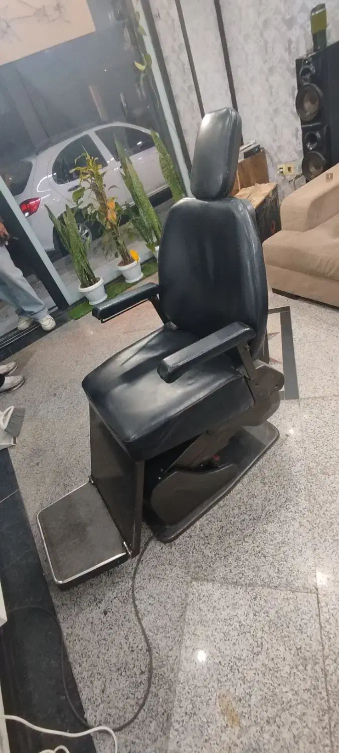 آینه، دکور  و صندلی ارایشگاه برقی|آرایشگاه و سالن‌های زیبایی|اندیشه, اندیشه فاز ۱|دیوار