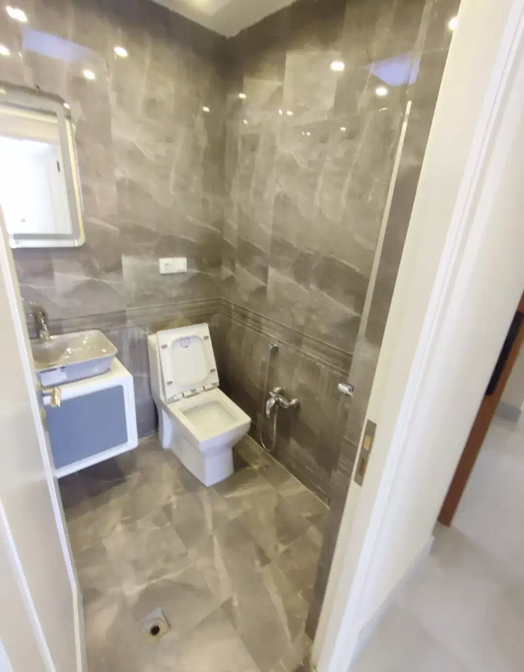 الهیه 185متر مدرن 3خواب2مستر 2پارکینگ سندی