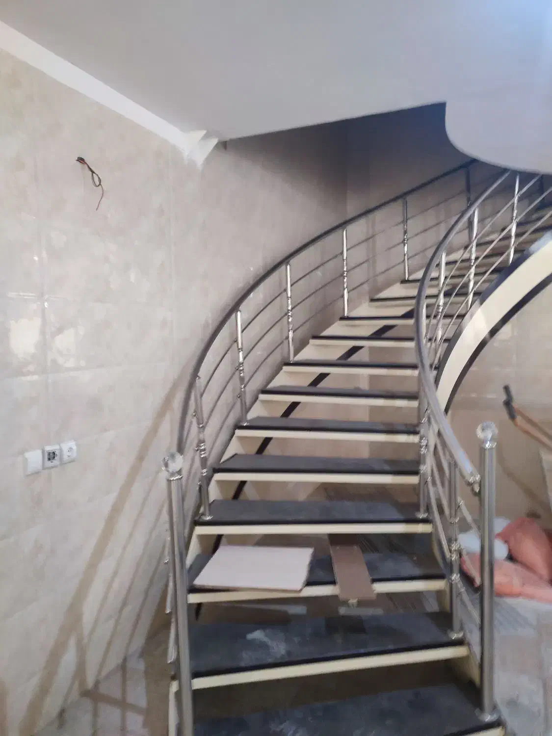 فروش پله پیچ فلزی با نرده استیل و کفی  mdf|مصالح و تجهیزات ساختمان|دورود, |دیوار