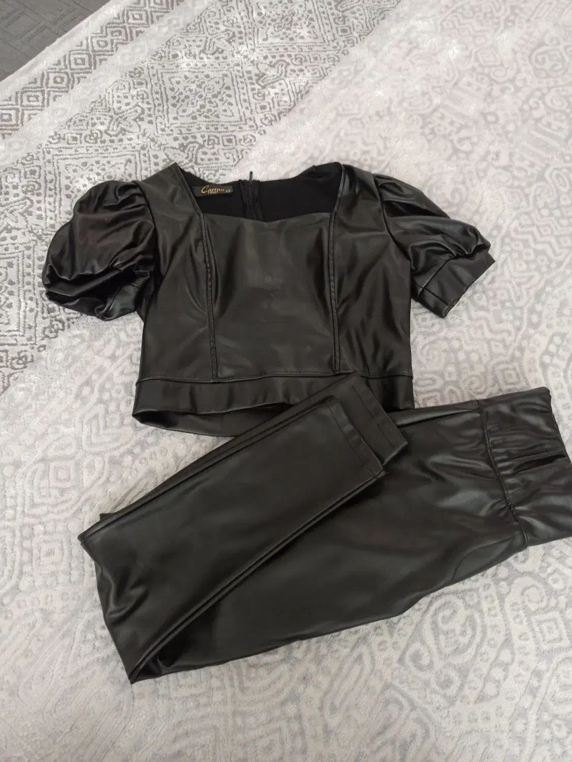 نیمتنه و شلوار چرم نونوه|لباس|تربتحیدریه, ده پائین|دیوار