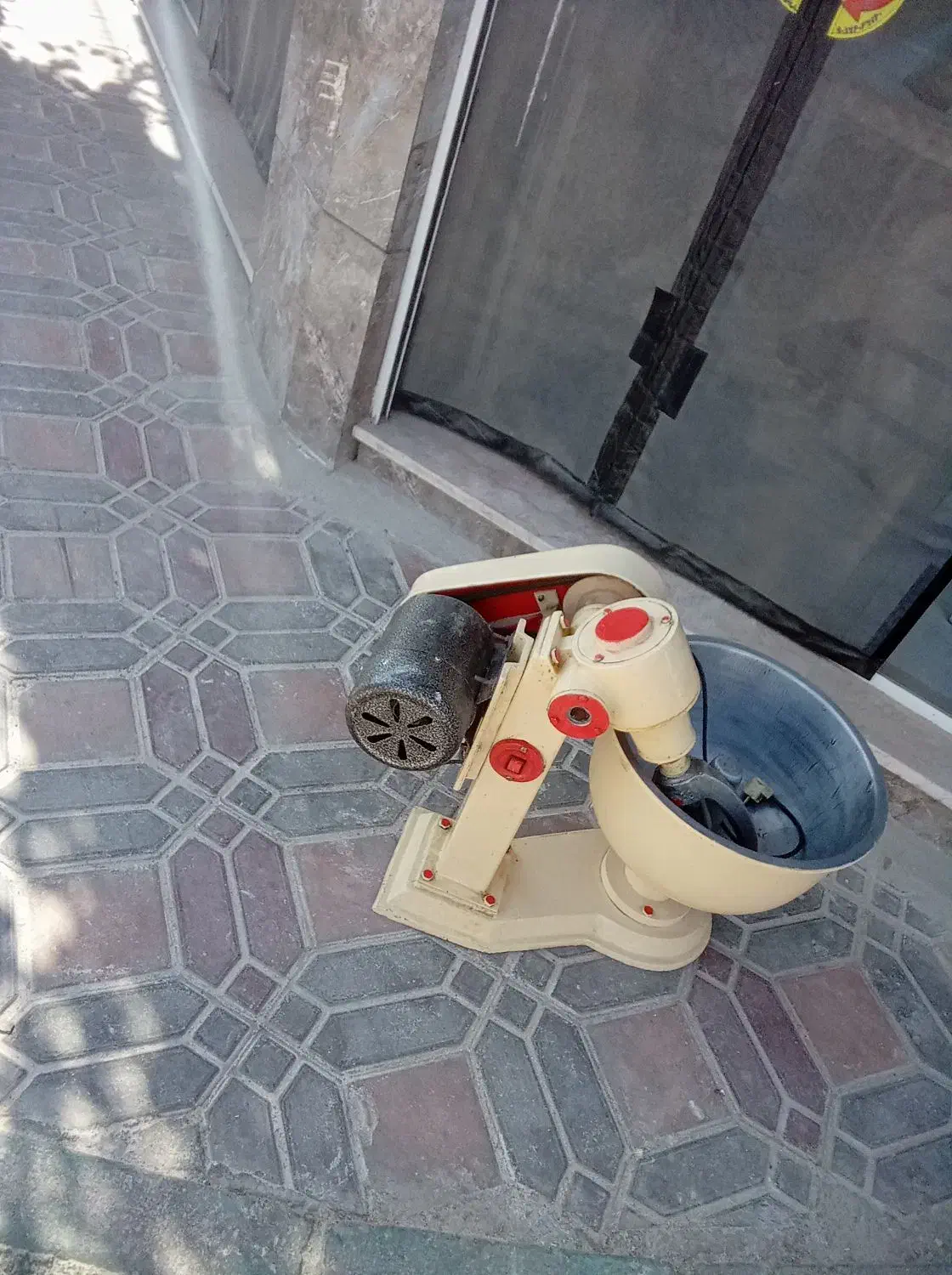 خمیرکن.سبزی‌خرد‌کن|خردکن، آسیاب، غذاساز|اصفهان, قهجاورستان|دیوار