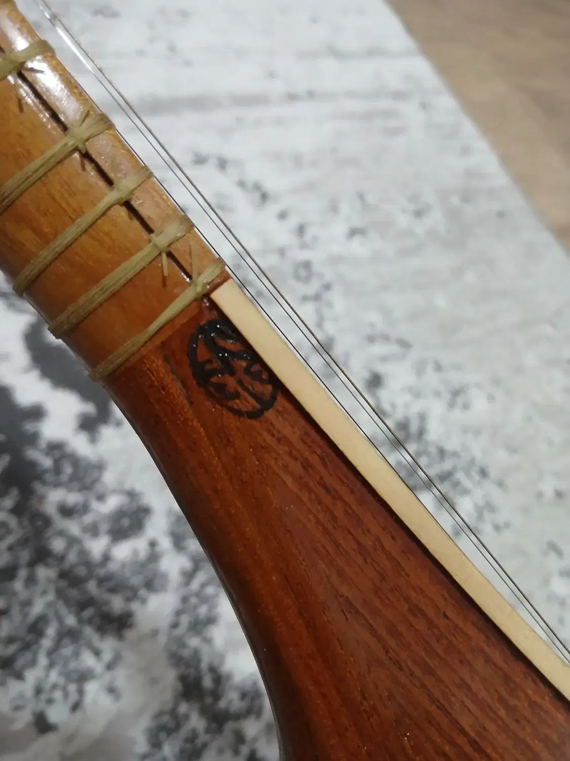 سه تار کاسه کوچک مفاخری|سازهای سنتی|آبدانان, |دیوار