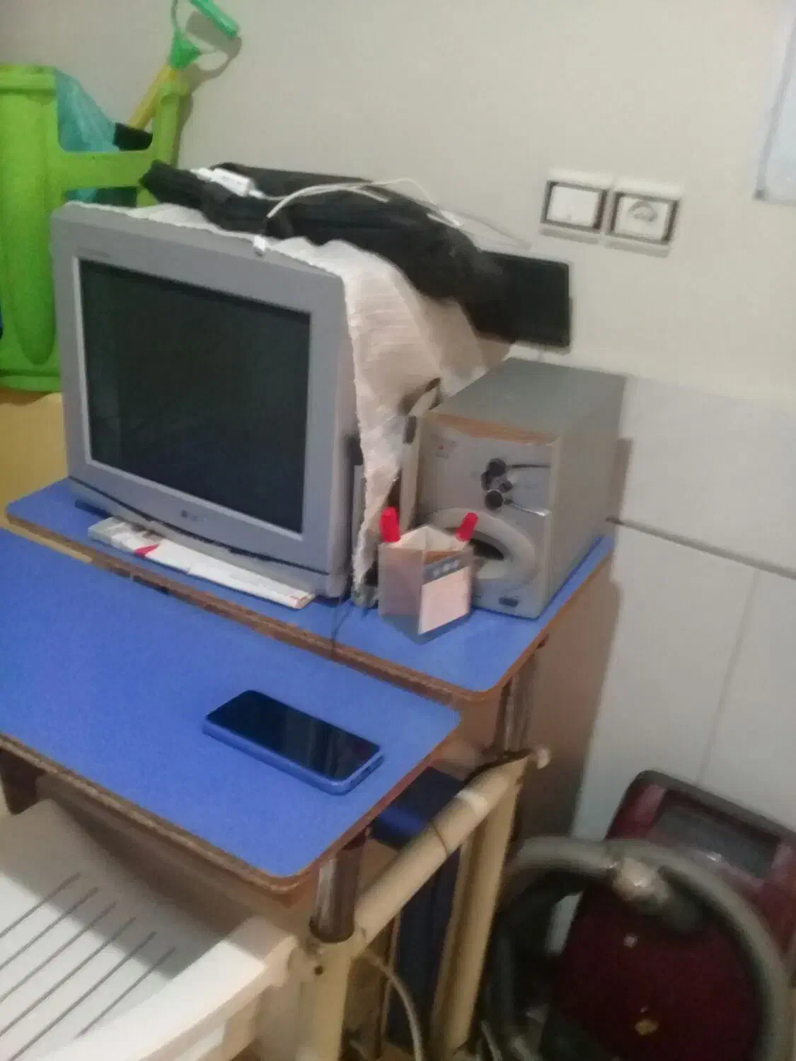 یک عدد کامپیوتروکیس ودو بلند گو بانت همه|رایانه رومیزی|دورود, |دیوار