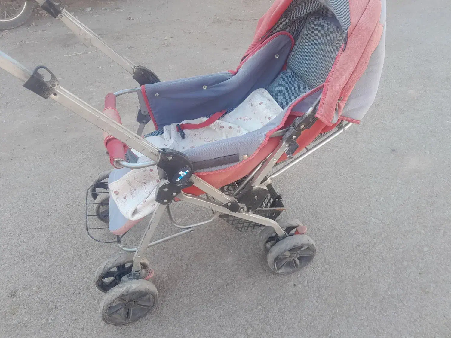 کالسکه و روروک|کالسکه و لوازم جانبی|میان جلگه, |دیوار