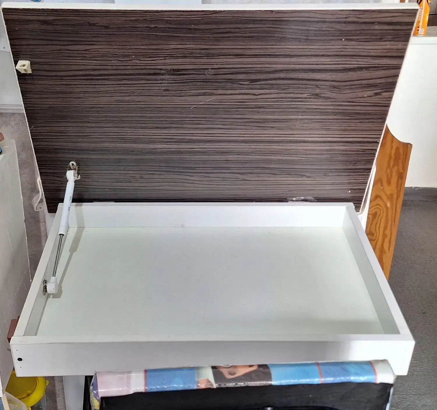 میز تحریر تاشو   و صندلی طرح سگ های نگهبان|میز تحریر و کامپیوتر|محمدیه-قزوین, |دیوار