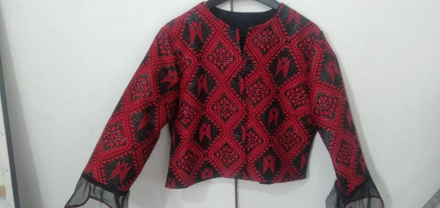 کت یلدای|لباس|رباط‌کریم, مسکن مهر آبشناسان|دیوار