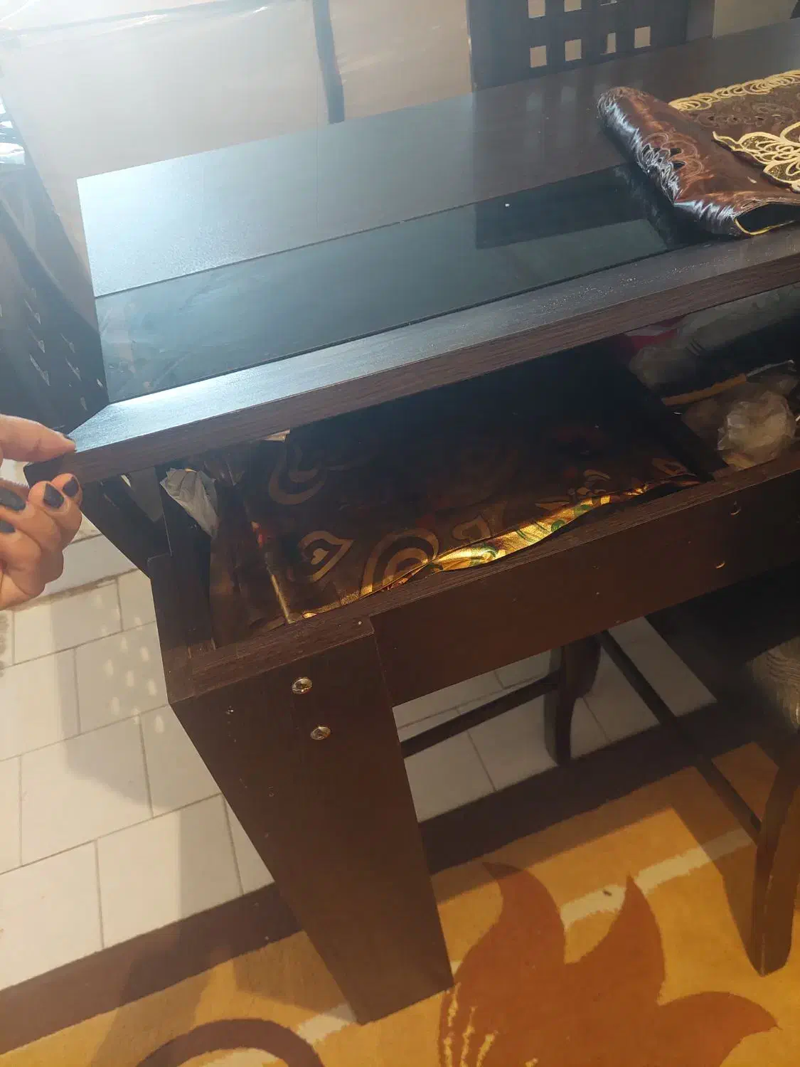 میزنهارخوری|میز و صندلی غذاخوری|شاهینشهر, فردوسی|دیوار