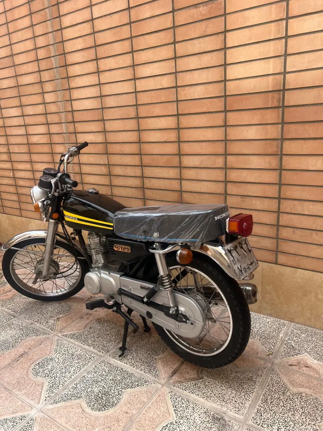 هندا ۱۲۵تکرو مدل۸۰ پلاک قدیم|موتورسیکلت|لنجان, |دیوار