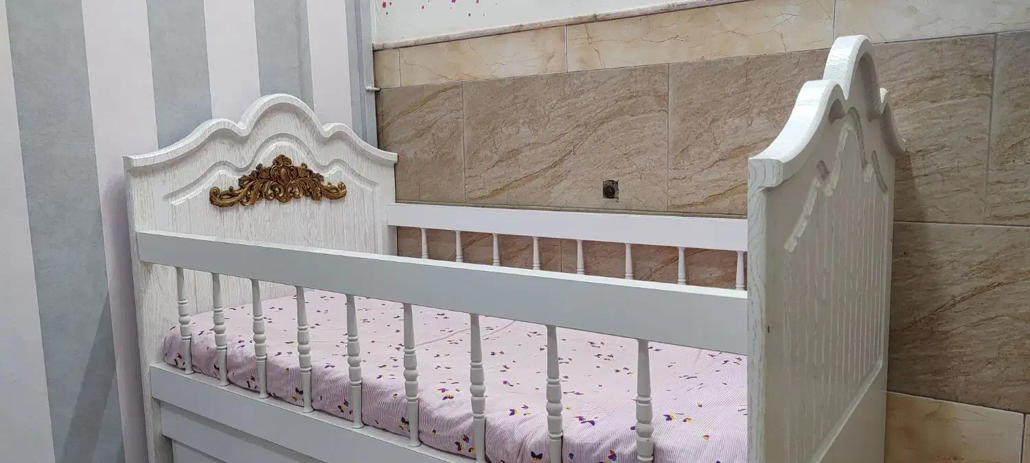 تخت گهواره ای کودک|تخت و صندلی بچه|قم, حنیف نژاد|دیوار