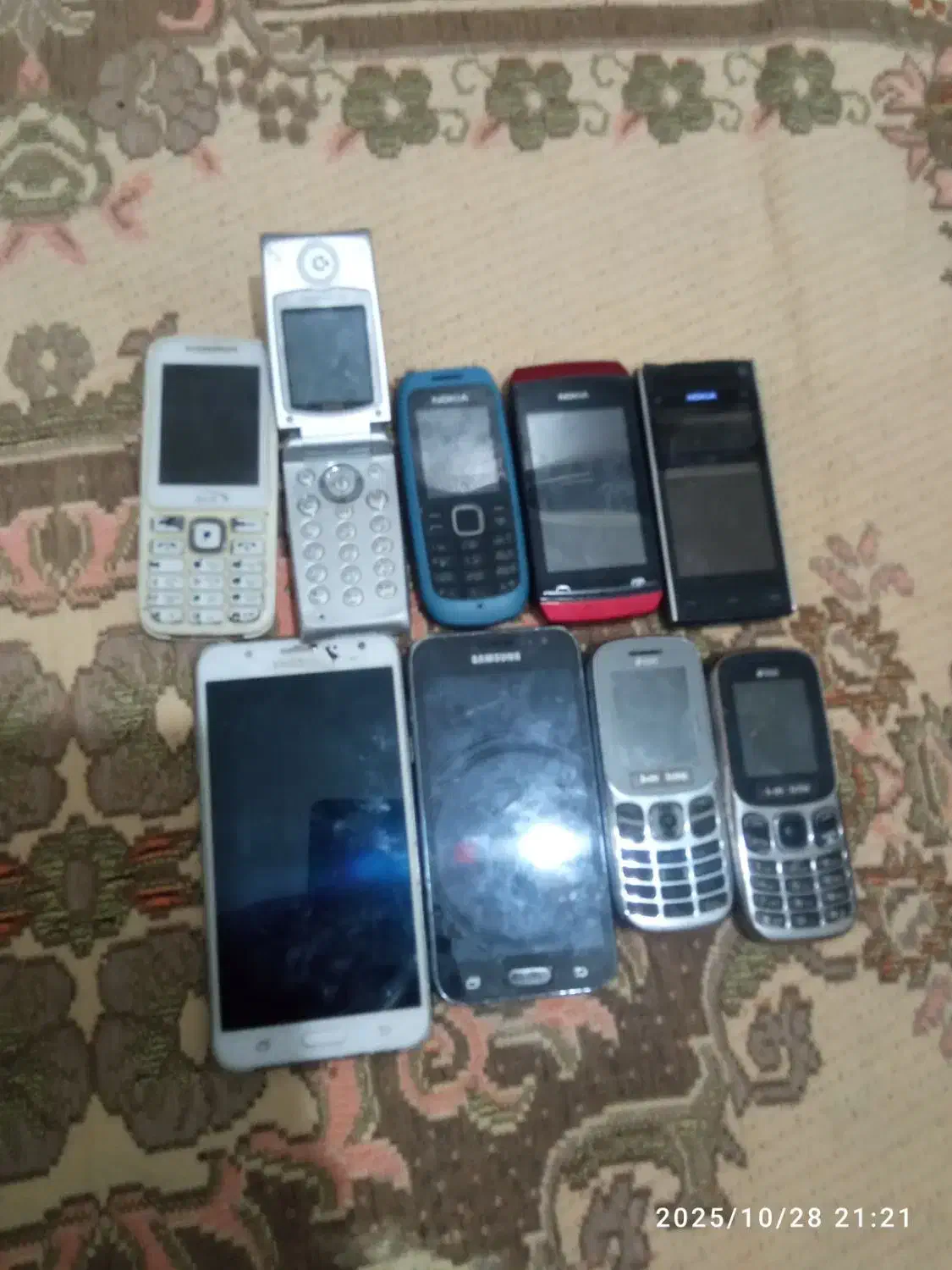 تعداد 9عدد گوشی قدیمی ولی قابل استفاده تکی ندارم|موبایل|ساوه, |دیوار