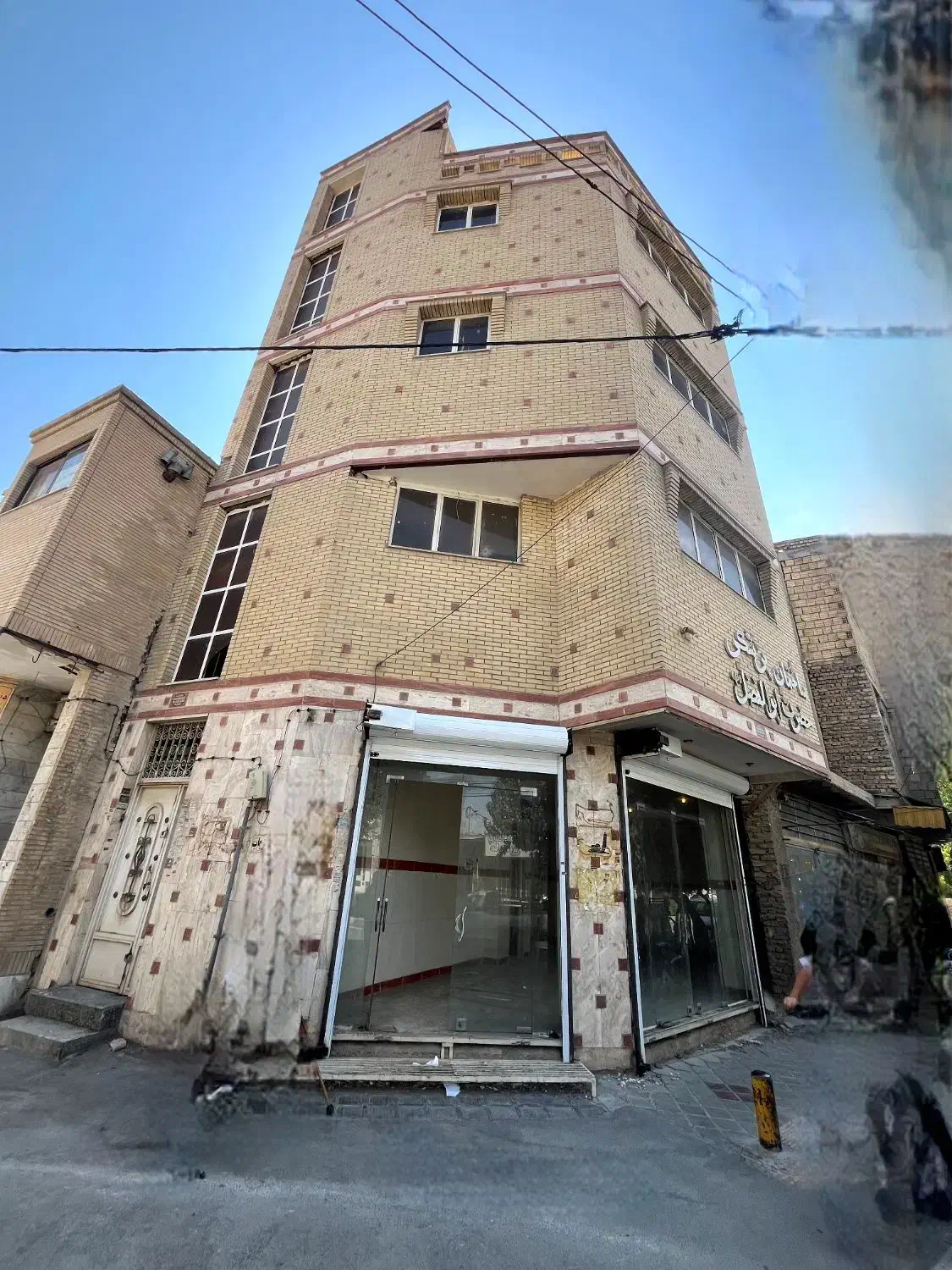 آپارتمان طبقه چهارم برخیابان/آتشگاه/نبوی منش|فروش آپارتمان|اصفهان, کارلادان|دیوار