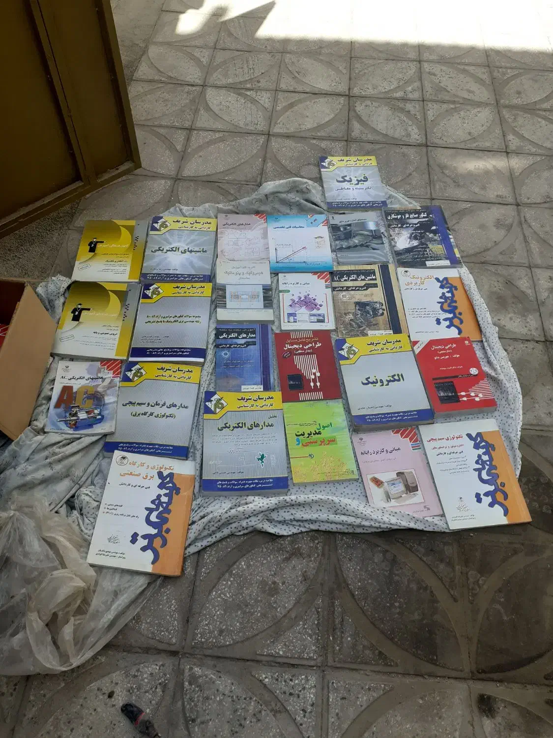 کتاب های درسی رشته الکتروتکنیک دانشگاهی|کتاب و مجله آموزشی|چهارباغ, |دیوار