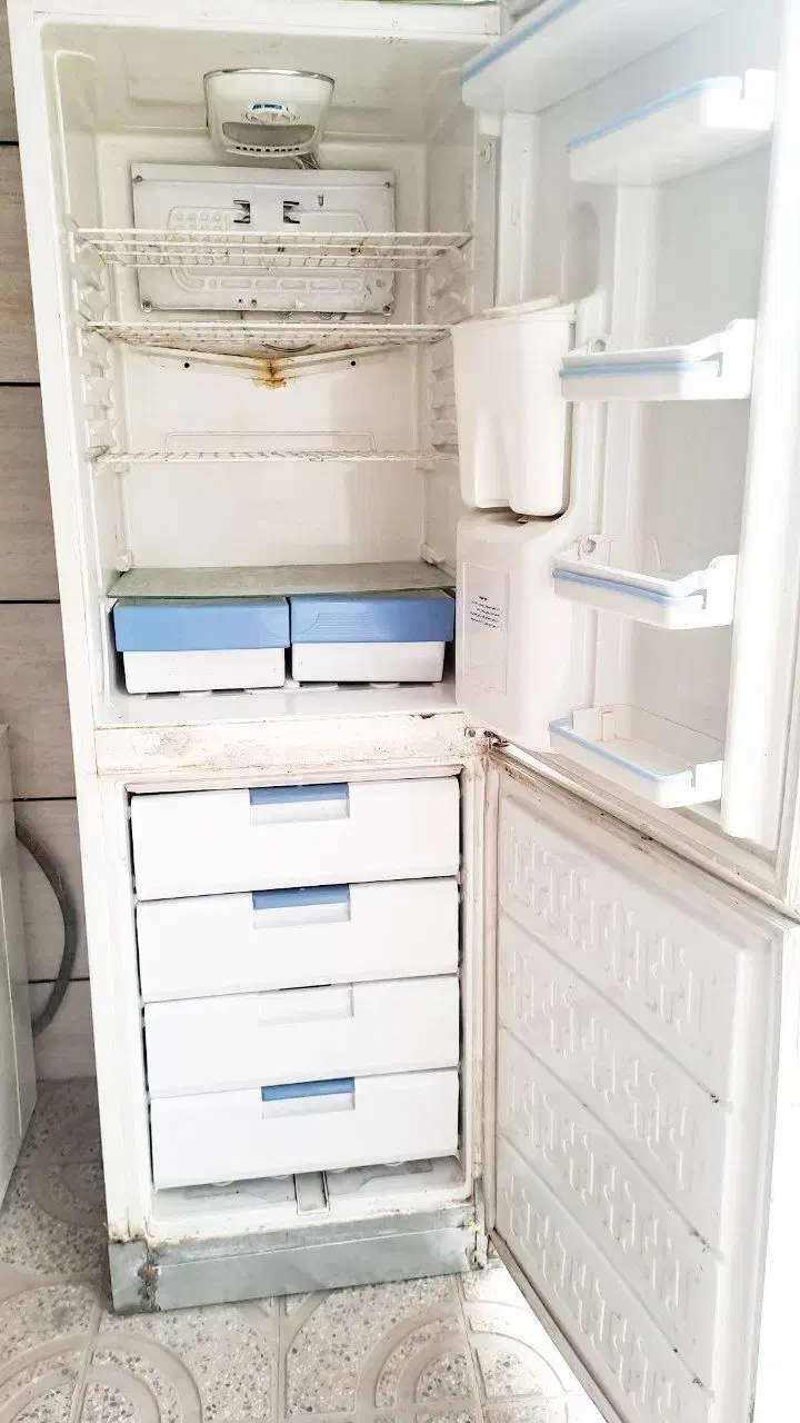 یخچال همراه با فریزر|یخچال و فریزر|ابریشم, |دیوار