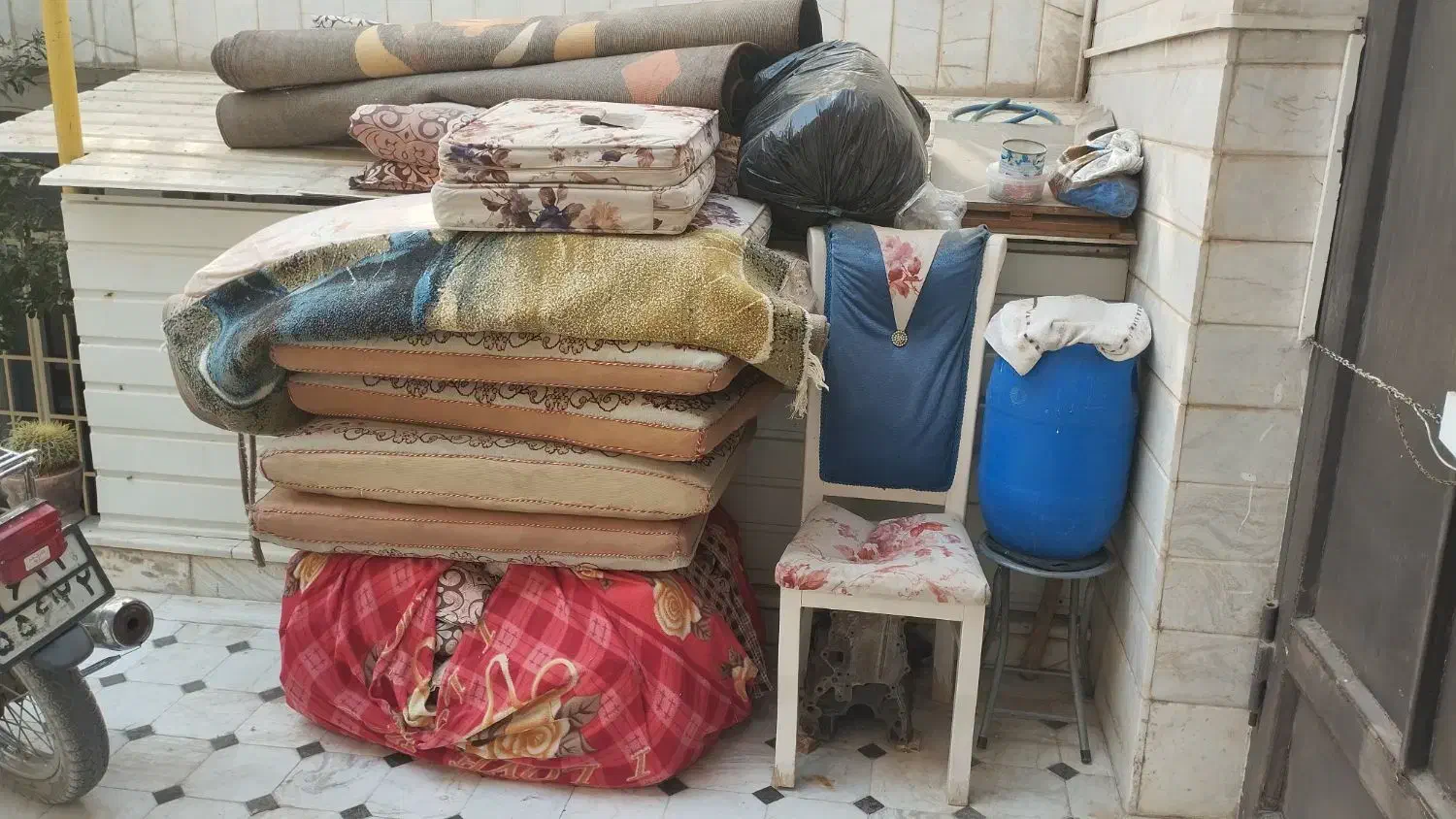 وسایل دست دوم .فرش.بالشت .پشتی .روفرشی همه باهمه|حراج|قم, شهرک شهرداری|دیوار