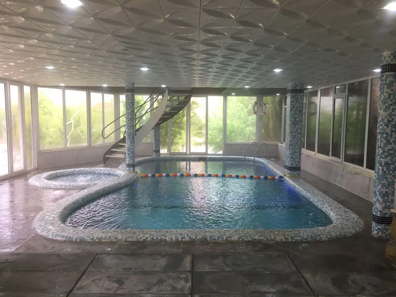 اجاره باغ ویلا استخر آبگرم صدرا|اجارهٔ کوتاهمدت ویلا و باغ|شیراز, قلات|دیوار