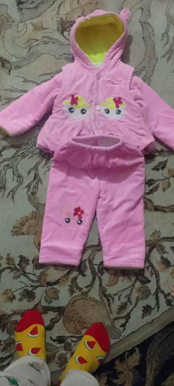 سلام تعدادی لباس زمستونی مناسب یک تا دو سال|کفش و لباس بچه|مشکین‌دشت, |دیوار