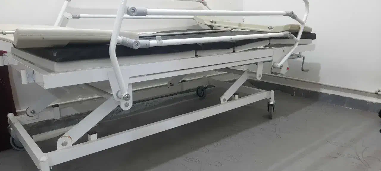 تخت بیمارستانی|پزشکی|بومهن, |دیوار