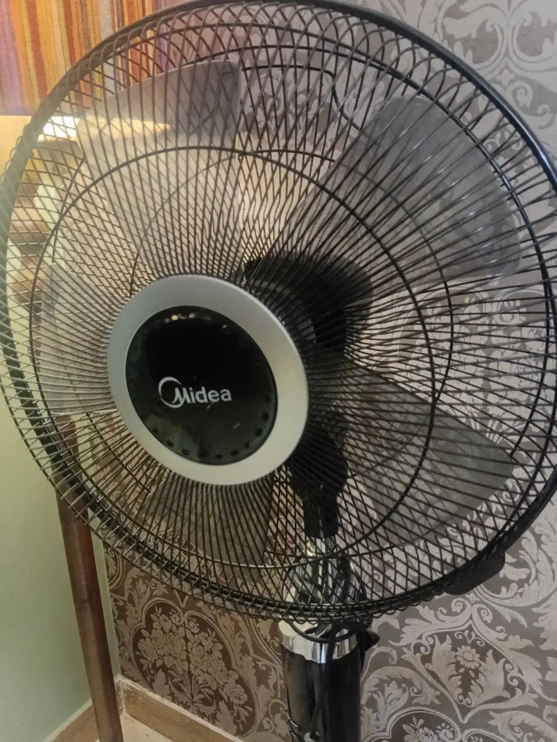 پنکه پایه بلند کنترلی|پنکه و تصفیهکنندهٔ هوا|رشت, سعدی (تختی)|دیوار