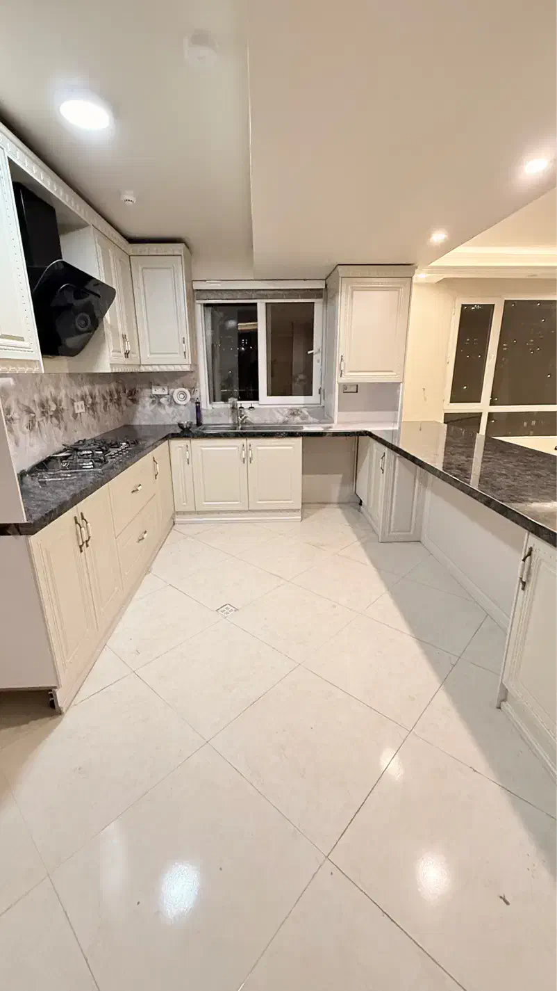 ۱۶۰متری سه خوابه/بلوار مژدی/شهرک نفت/ویو ابدی