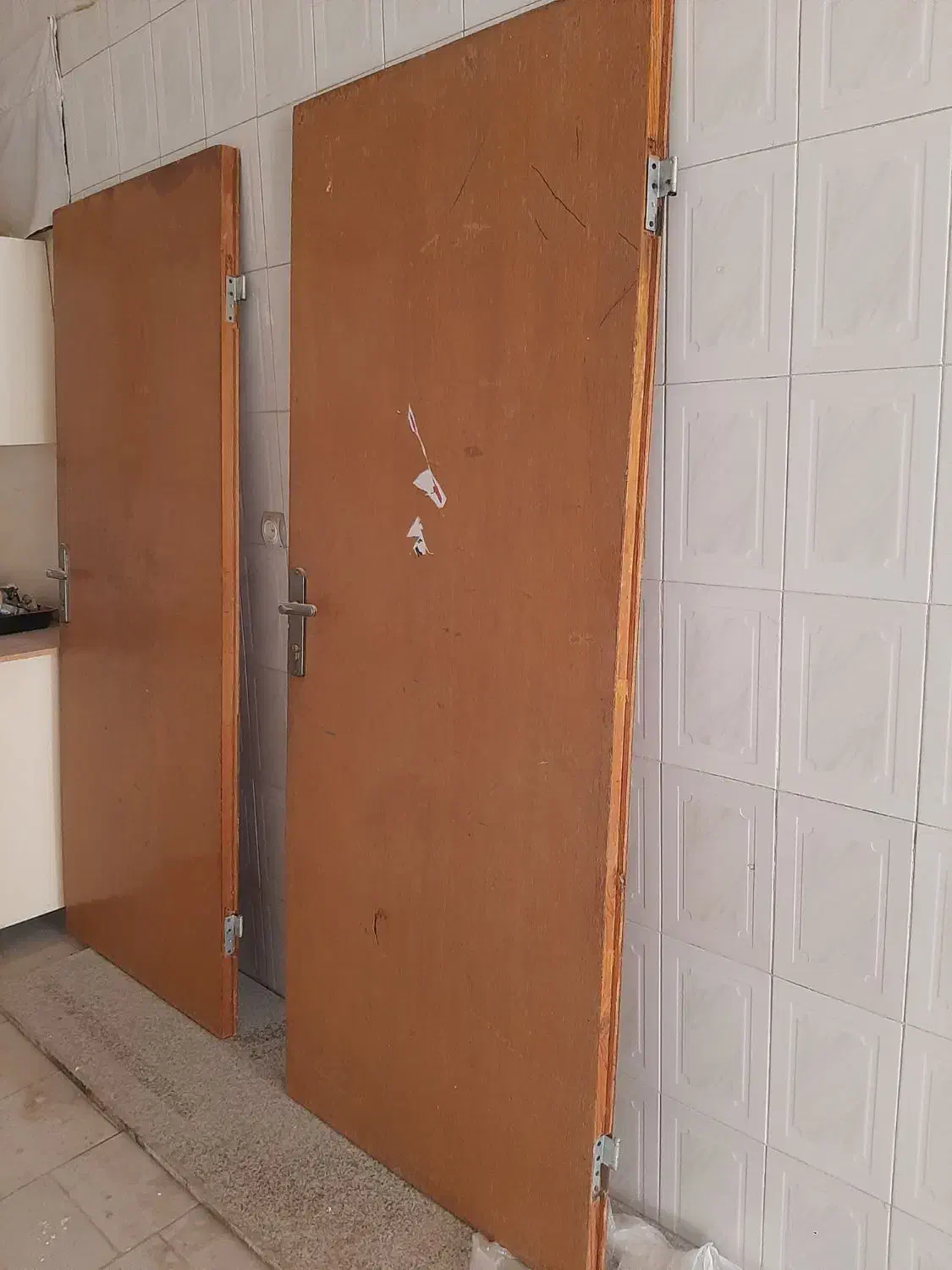 درب چوبی  قدیمی گردو|مصالح و تجهیزات ساختمان|سیرجان, |دیوار