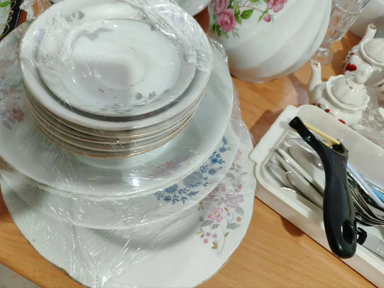 ظروف آشپز خانه|ظروف سرو و پذیرایی|اردستان, |دیوار