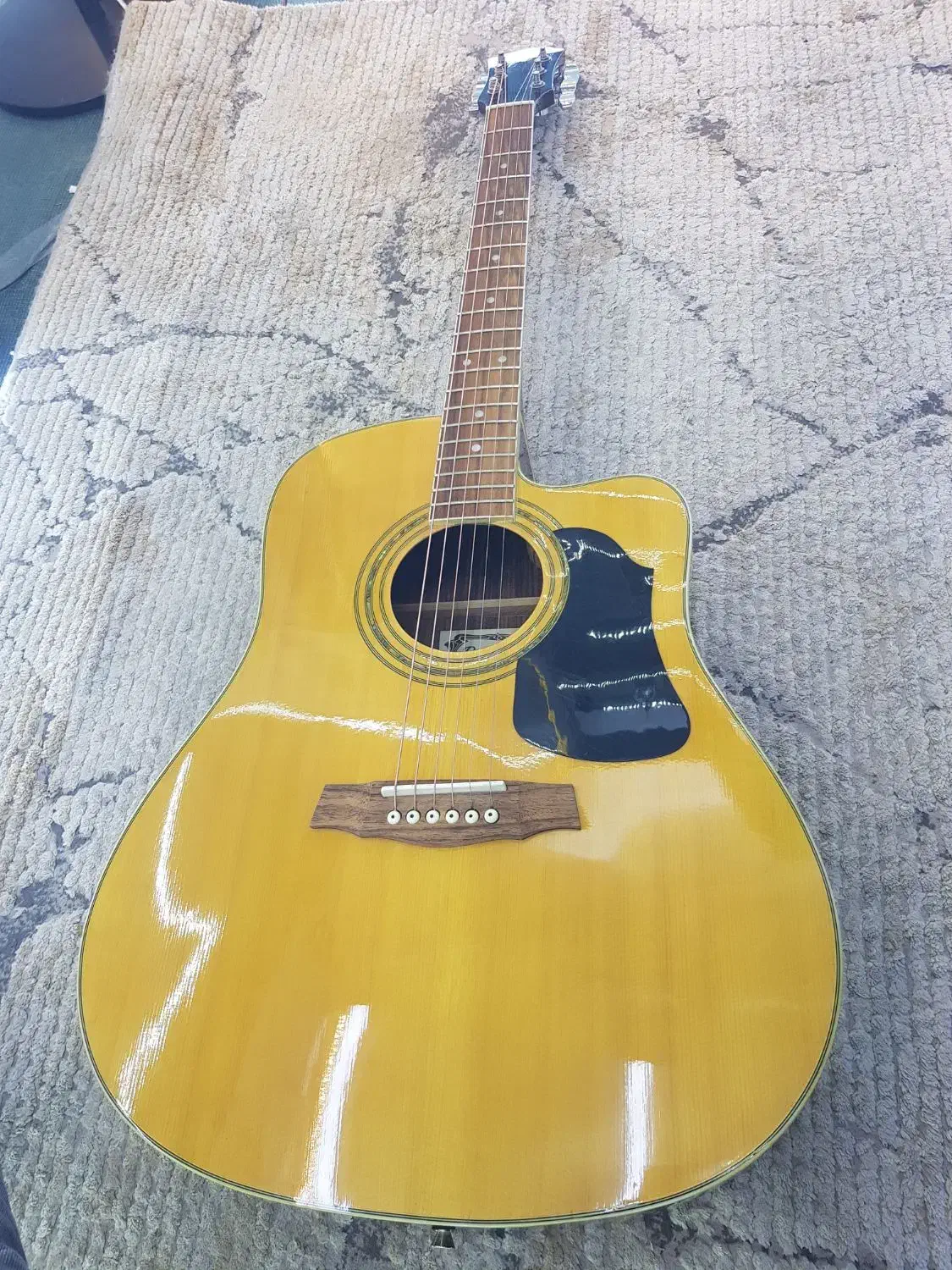 گیتار اکوستیک حرفه ای رودریگرز اورجینال|گیتار، بیس، امپلیفایر|ایلام, |دیوار