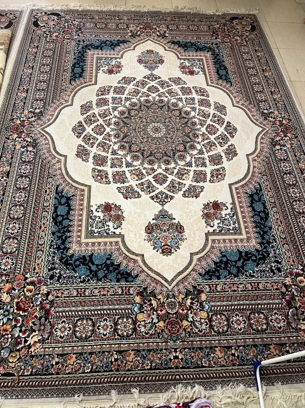 ۲عدد فرش ۹متری ۷۰۰شانه|فرش|رشت, دیانتی|دیوار