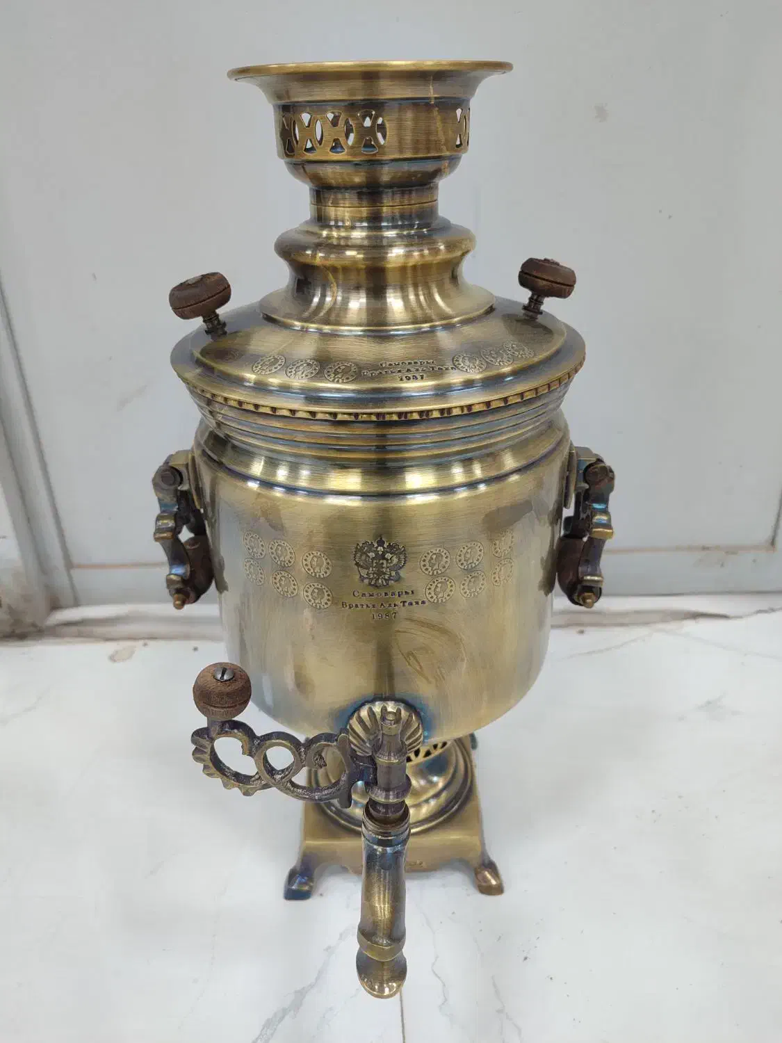 دو عدد سماور اصل روس بسیار قدیمی دارای ۲۰ مهر|کلکسیون اشیاء عتیقه|مهربان, |دیوار