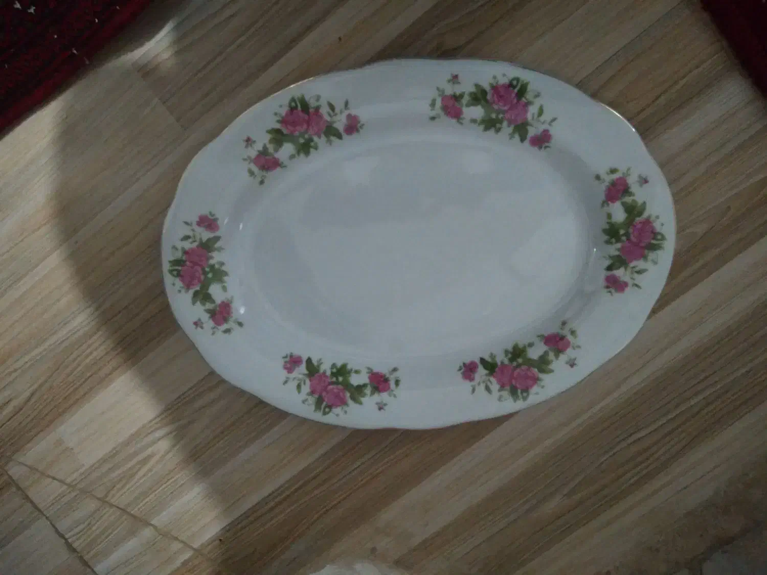 بشقاب چینی گل سرخ|ظروف سرو و پذیرایی|کنگاور, |دیوار