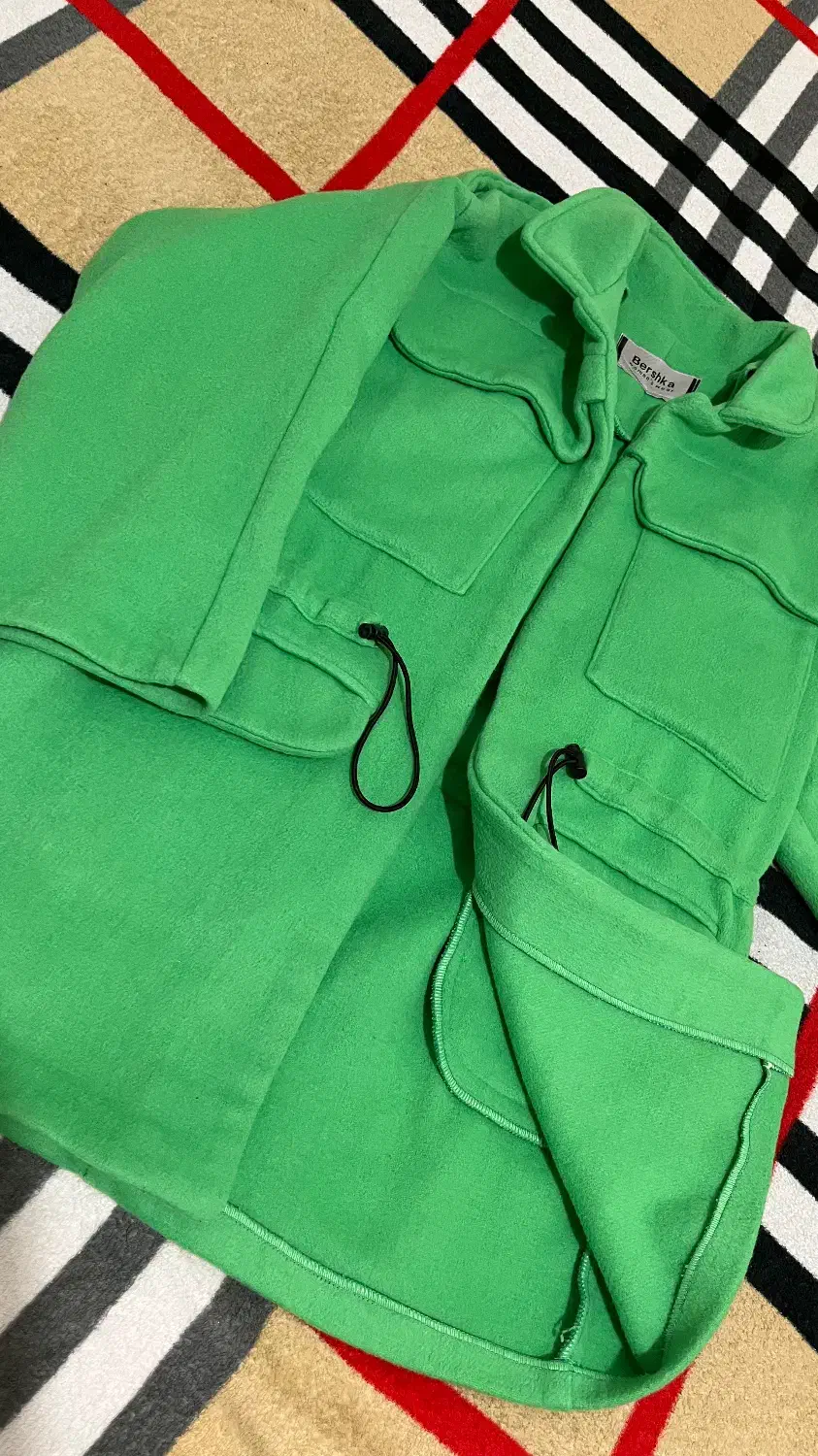 پالتو|لباس|شاهین‌شهر, خانه کارگر|دیوار