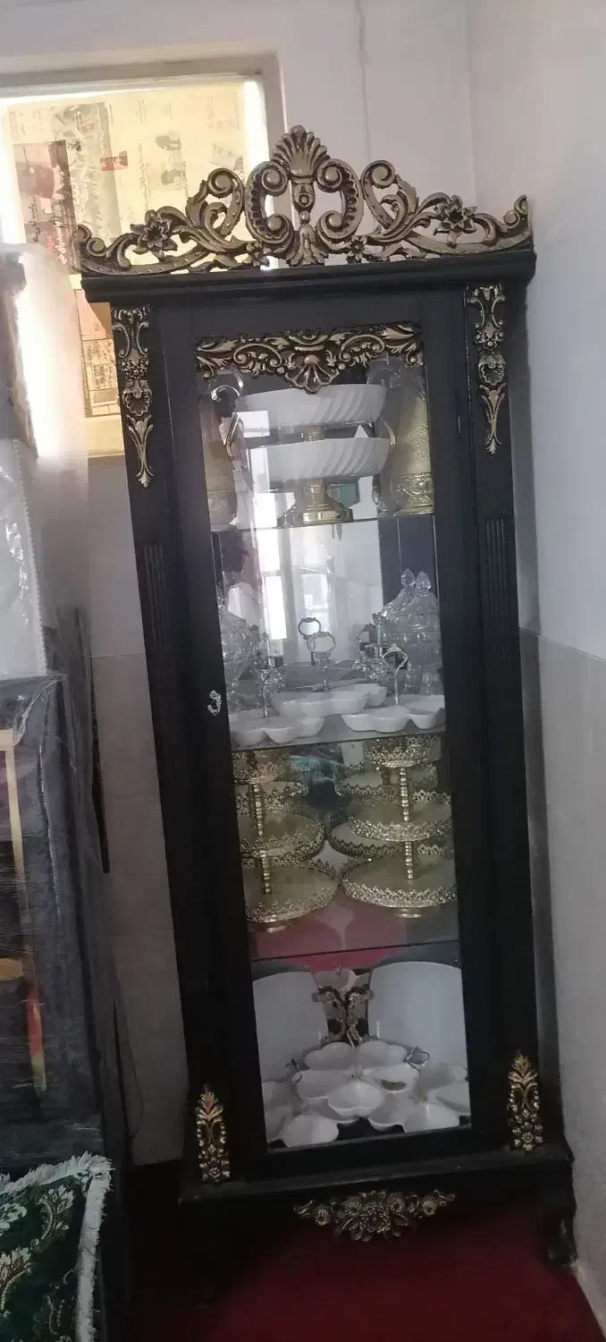 بوفه با گلدان|بوفه، ویترین، کنسول|یزد, |دیوار