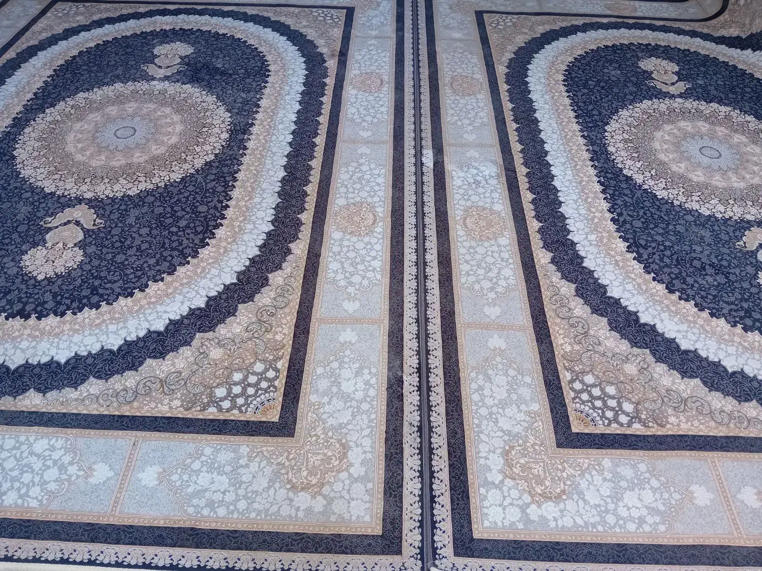 ۲عدد فرش ۹متری ۱۲۰۰شانه طلا کوب|فرش|اهواز, کوی علوی|دیوار