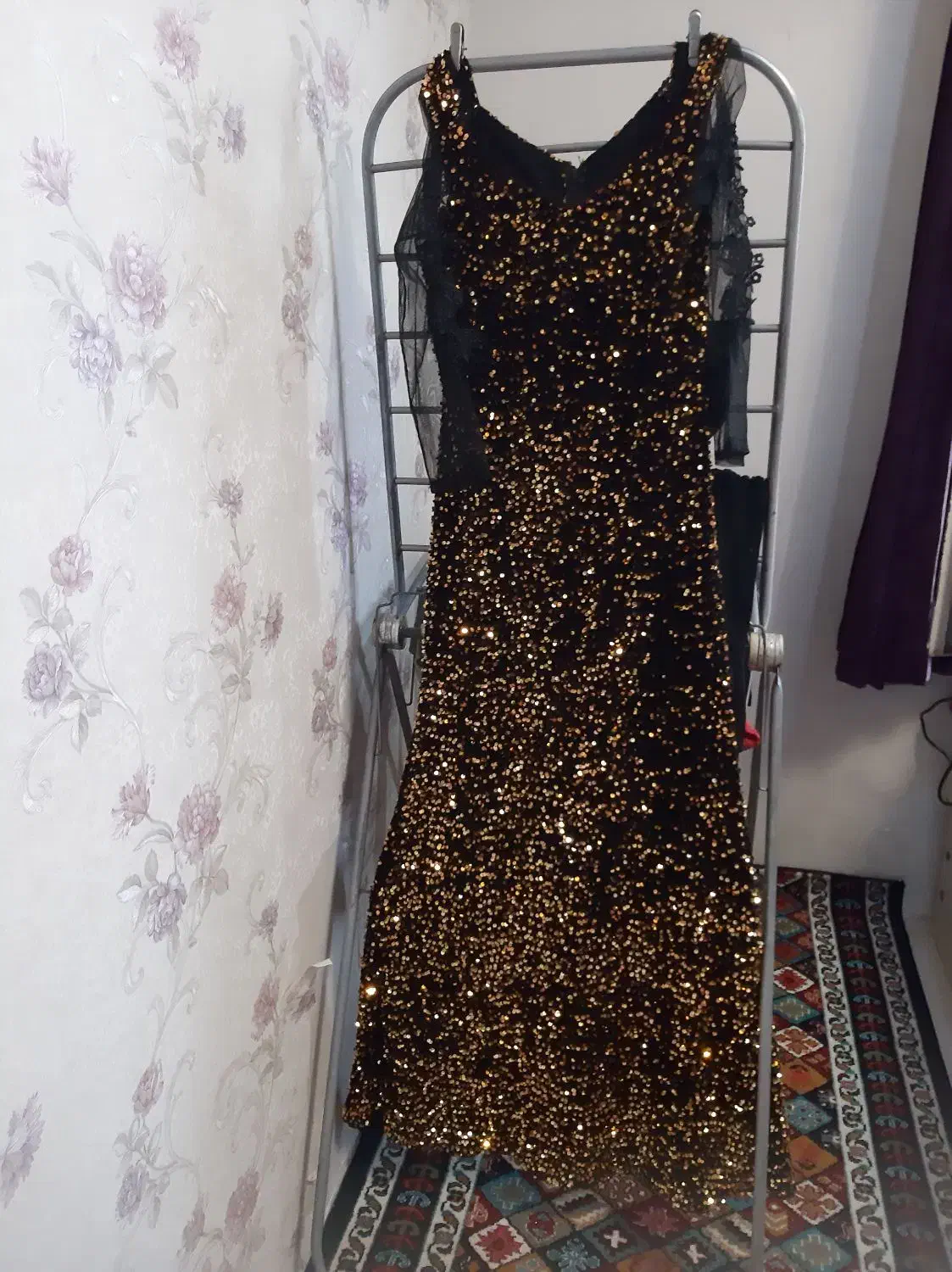 لباس مجلسی|لباس|بومهن, |دیوار