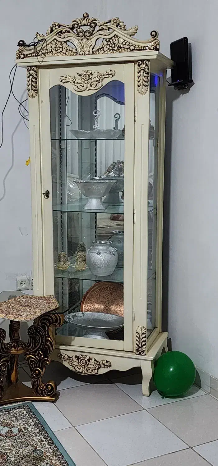 بوفه کاملا سالم بدون خط و خش|بوفه، ویترین، کنسول|لاهیجان, حزین|دیوار