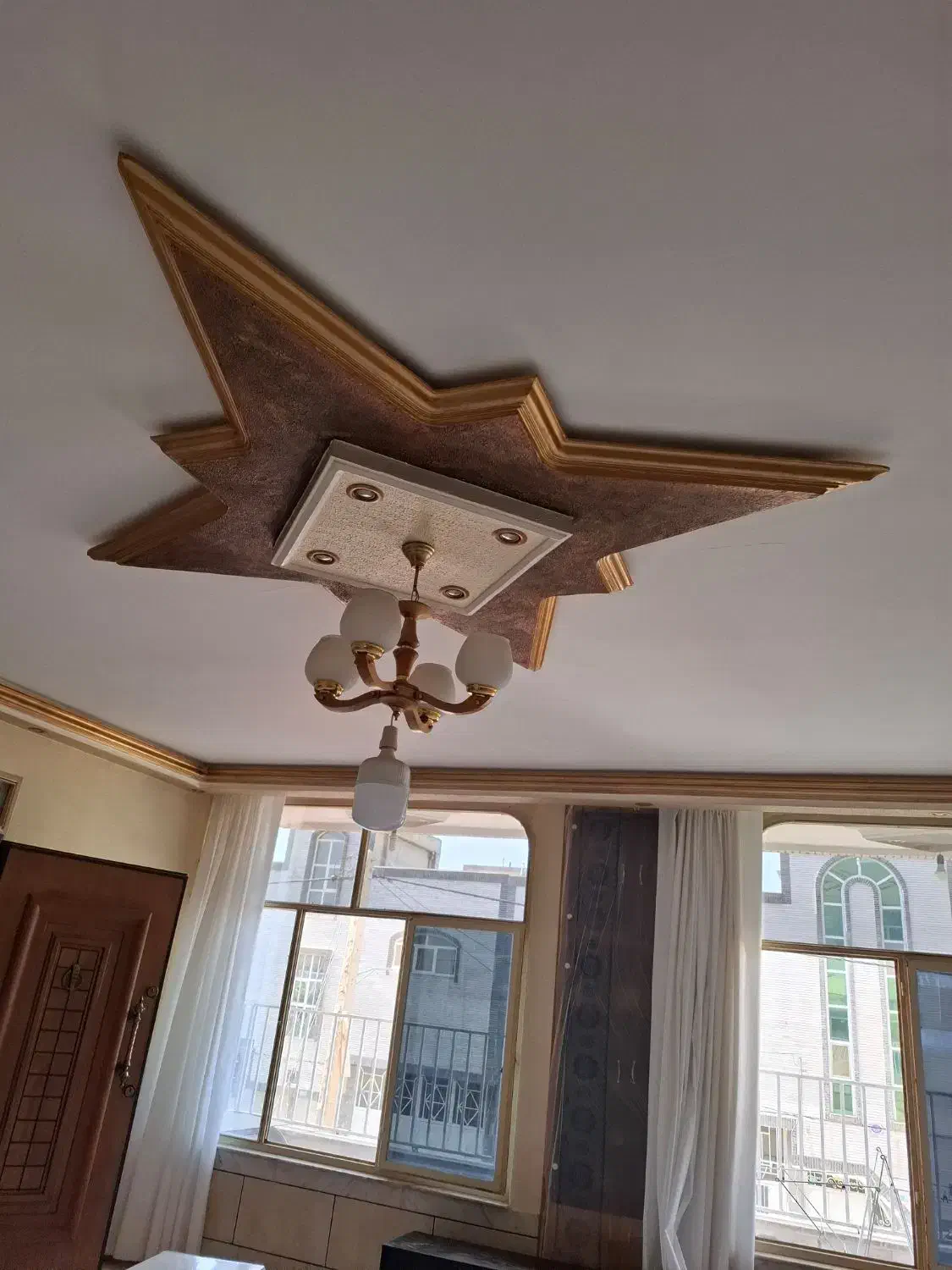 لوستر سقفی 4شاخه چوبی|لوستر و چراغ آویز|شاهینشهر, خانه کارگر|دیوار