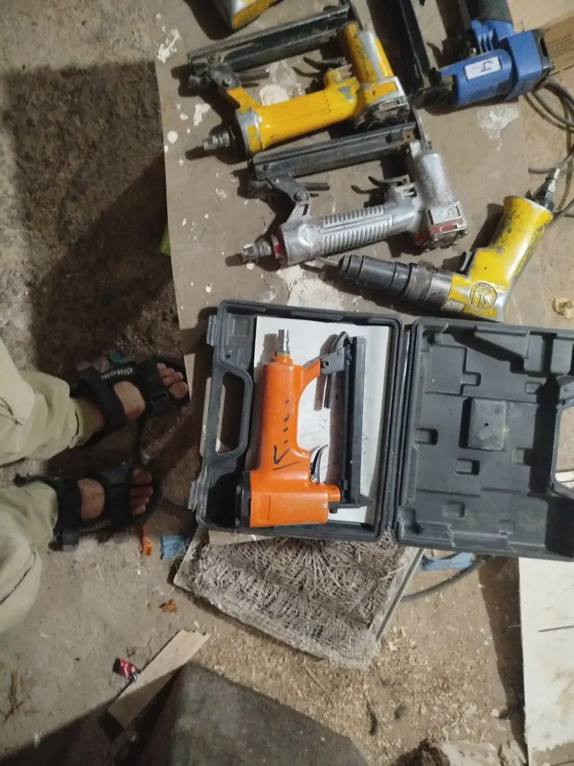 منگنه  میخ کوب کپسول اتش نشانی ،12لیتری|مصالح و تجهیزات ساختمان|قم, قلعه صدری|دیوار