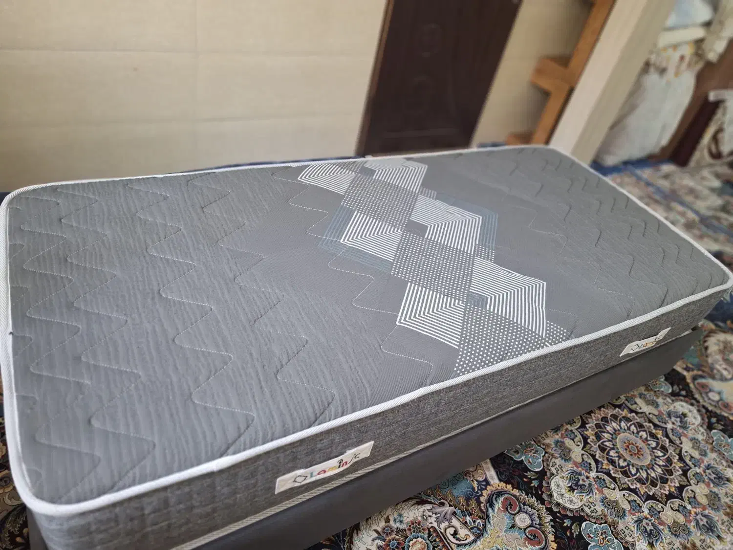 تخت یکنفره شیک + تشک طبی|تشک تختخواب|قم, یزدانشهر|دیوار