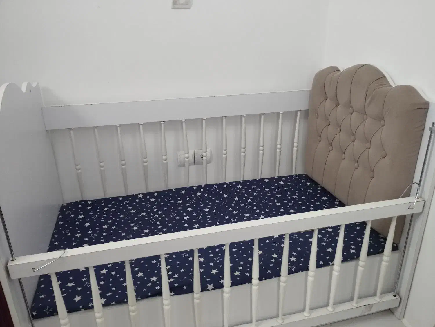 تخت کودک مدل گهواره ای|تخت و سرویس خواب|نیشابور, شهرک اندیشه|دیوار